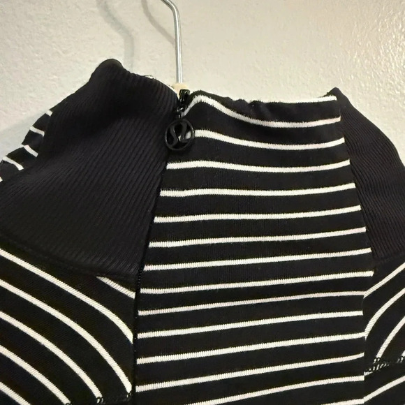 Lululemon Base Runner Half Zip Pullover Long Sleeve Top Black and White Stripes - Picture 7 of 12